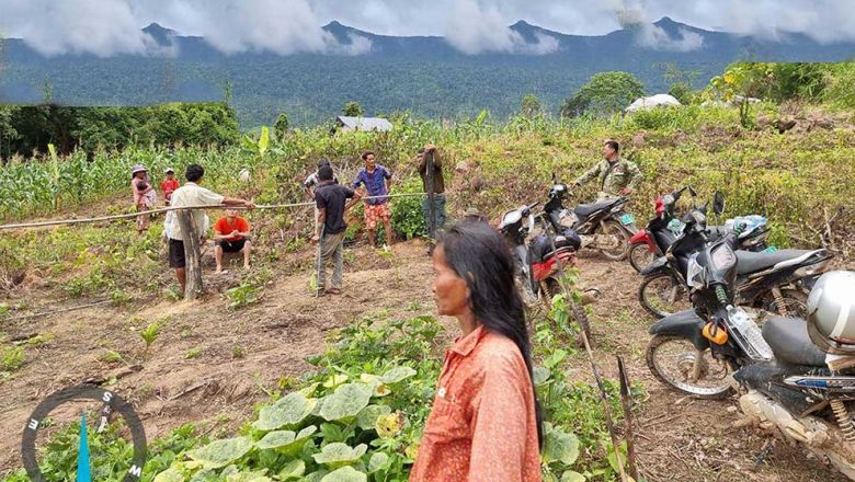 Authorities inpsect the site within the Phnom Samkos Wildlife Sanctuary in Pursat province on Sunday. FN Content image - Phnom Penh Post