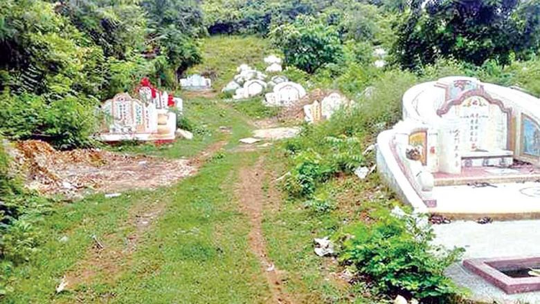 Burial sites are shown near the foot of Phnom Svay mountain in Banteay Meanchey. national police Content image - Phnom Penh Post