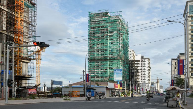 The Preah Sihanouk Provincial Administration established a working group to inspect the roads and sidewalks of Sihanoukville, after discovering they were extensively damaged in some areas. Yousos Apdoulrashim Content image - Phnom Penh Post